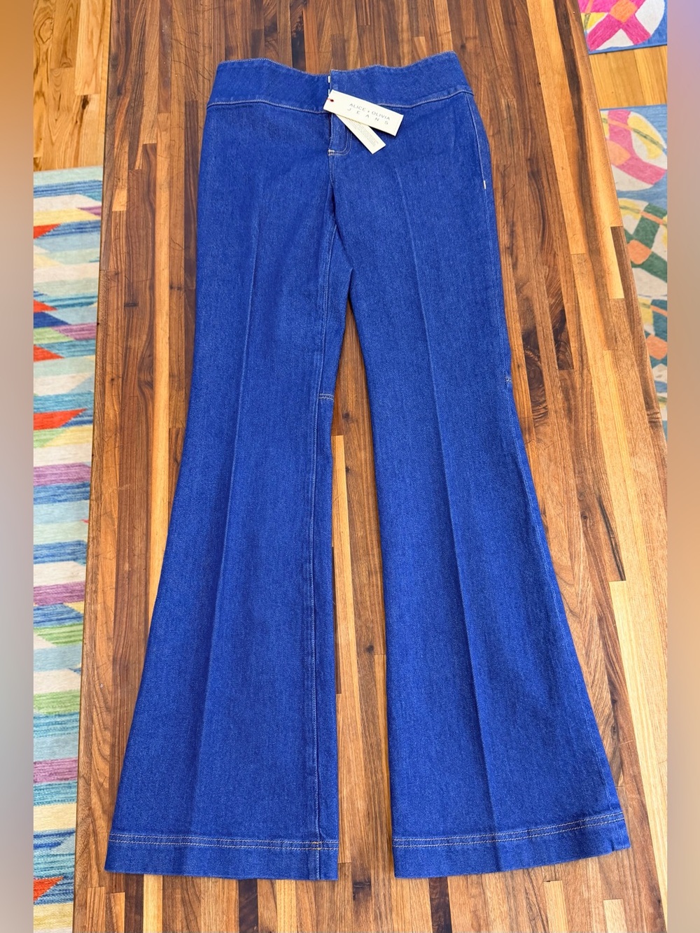 NWT Alice + Olivia Hot Jean in Evelyn Wash - Size 28